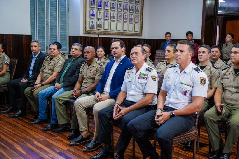 Governador em exercício recepciona integrantes da Polícia Nacional da Espanha e destaca projetos sociais implantados pela Polícia Militar Governador em exercício recepciona integrantes da Polícia Nacional da Espanha e destaca projetos sociais implantados pela Polícia Militar