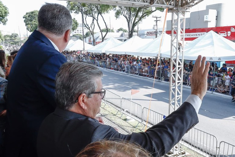João Azevêdo acompanha desfile de 7 de Setembro em João Pessoa e destaca celebração de liberdade e soberania do povo brasileiro