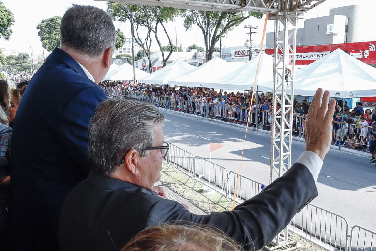 João Azevêdo acompanha desfile de 7 de Setembro em João Pessoa e destaca celebração de liberdade e soberania do povo brasileiro