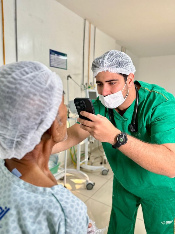 Paciente oncológico sendo avaliado pela clínica cirúrgica.jpg