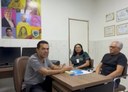 O professor Antônio Justino esteve nesta quarta-feira (22) com o diretor-geral do hospital, Francisco Guedes.jpeg