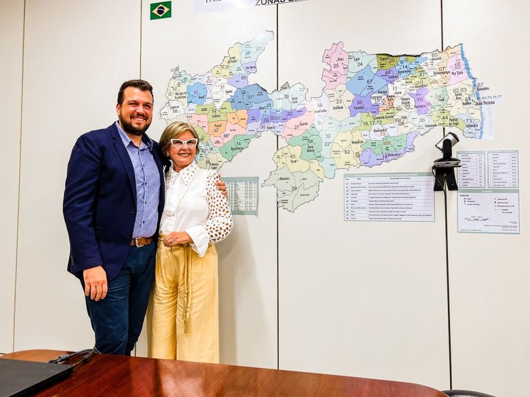 pedro santos no TRE - urnas.jpg pedro santos no TRE - urnas.jpg