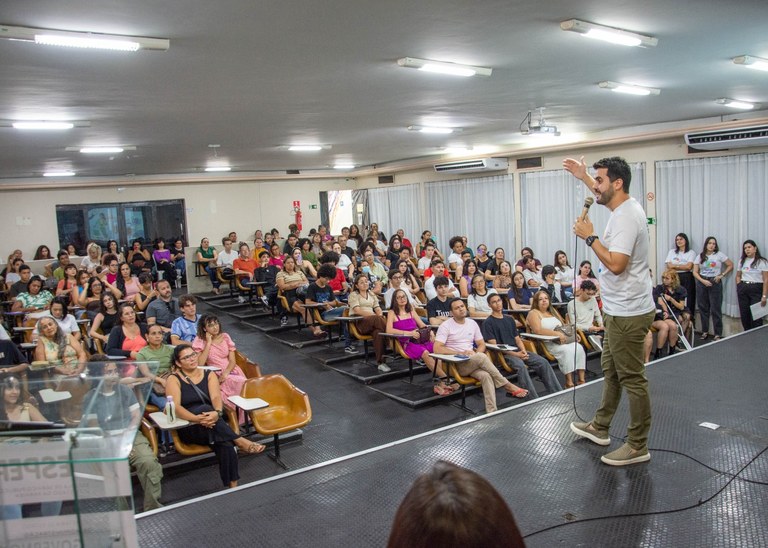 Encontro com Estudantes Coneção Mundo_Delmer Rodrigues (11).jpg