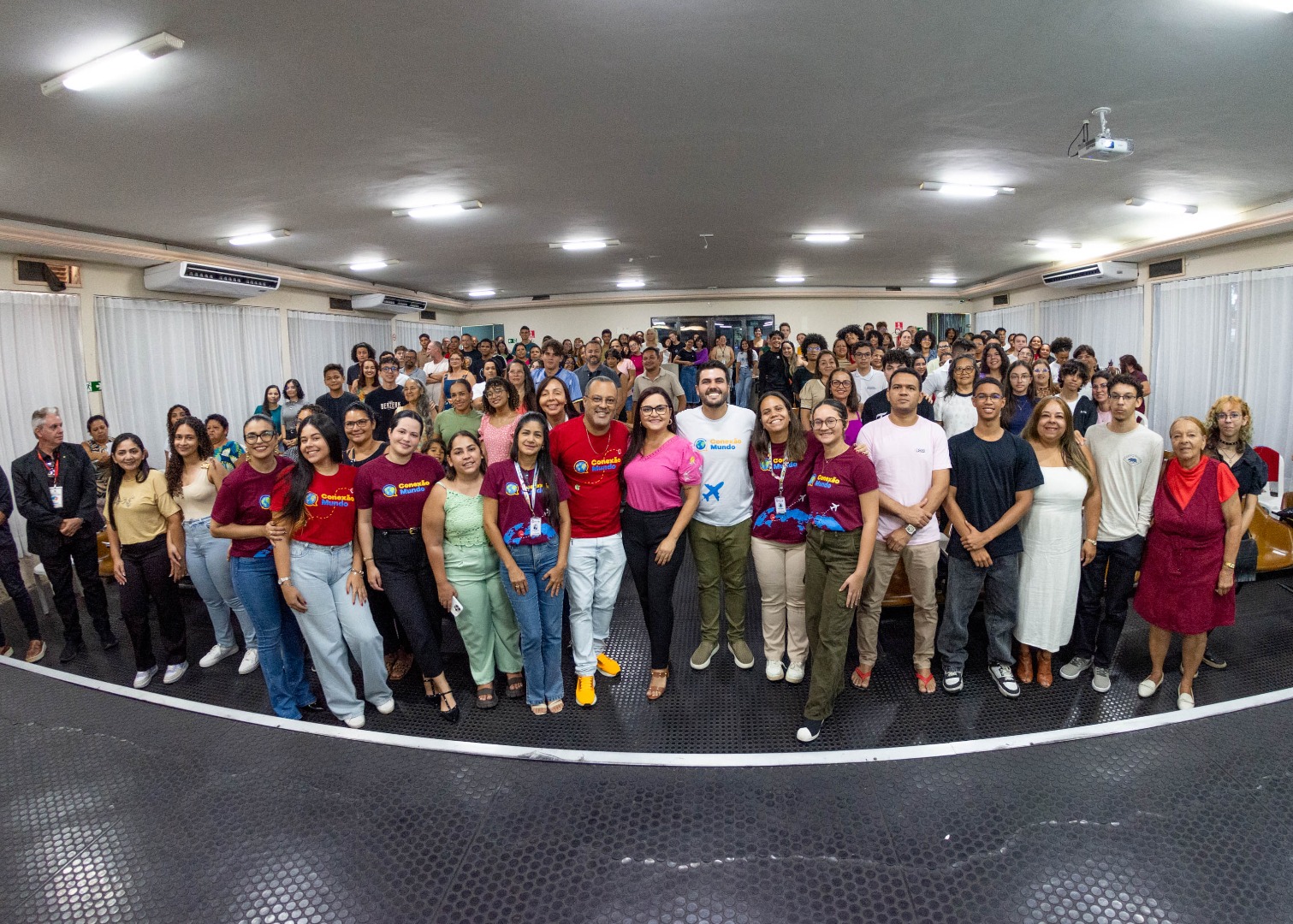 Encontro com Estudantes Coneção Mundo_Delmer Rodrigues (6).jpg