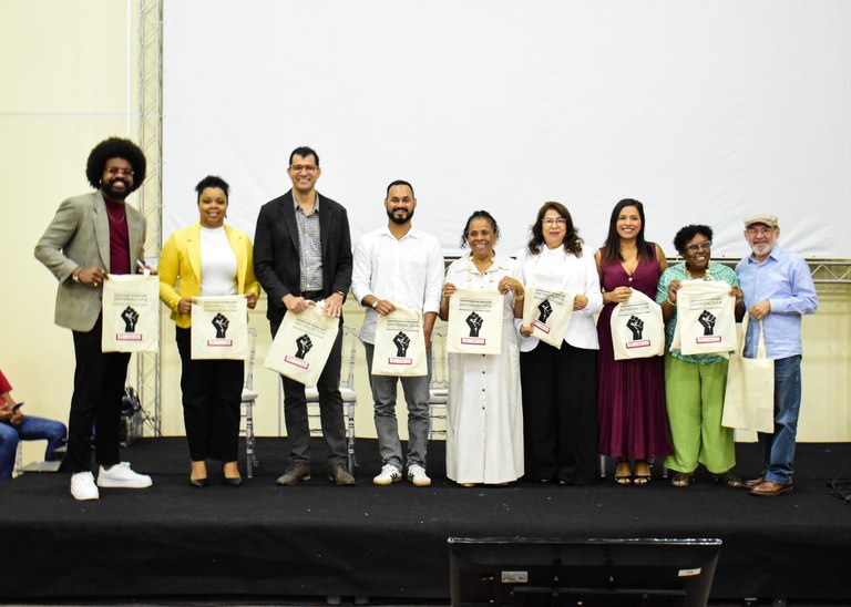 19_09_2025 palestra anti racista fotos Rizemberg (125).jpg