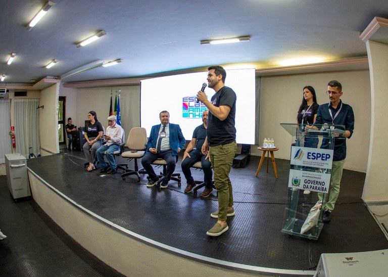 Formação Óculos de Realidade Virtual_Delmer Rodrigues (3).jpg