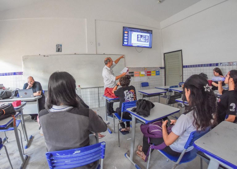 Palestra Escola CelestinoMalzac  com Jornalista Leandro Pellizzoni_Delmer Rodrigues (7).jpg