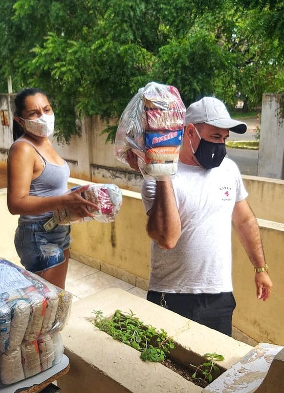 Entrega de Cestas Básicas_Catolé do Rocha_Rede Estadual de Ensino (2).jpeg