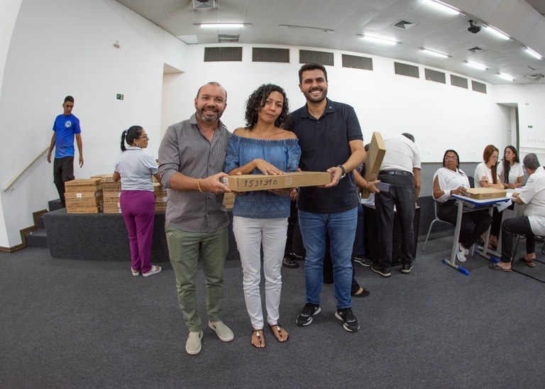 Entrega de Notbooks para Professores_Delmer Rodrigues (10).jpg