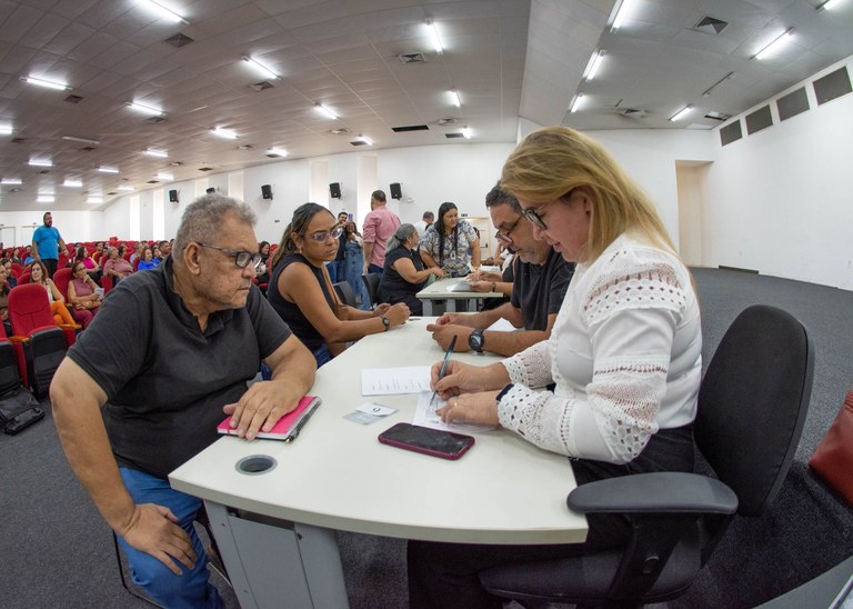 Entrega de Notbooks para Professores_Delmer Rodrigues (9).jpg