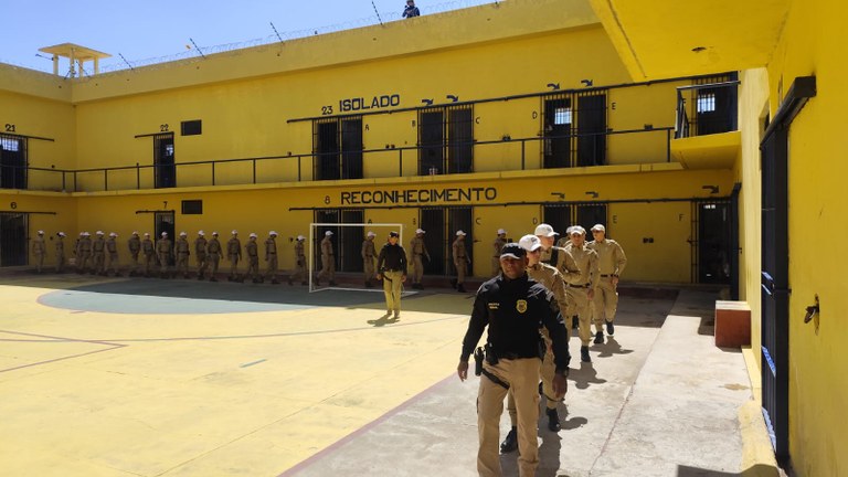 Alunos da Polícia Militar de Cajazeiras visitam o Presídio Padrão_2.jpg