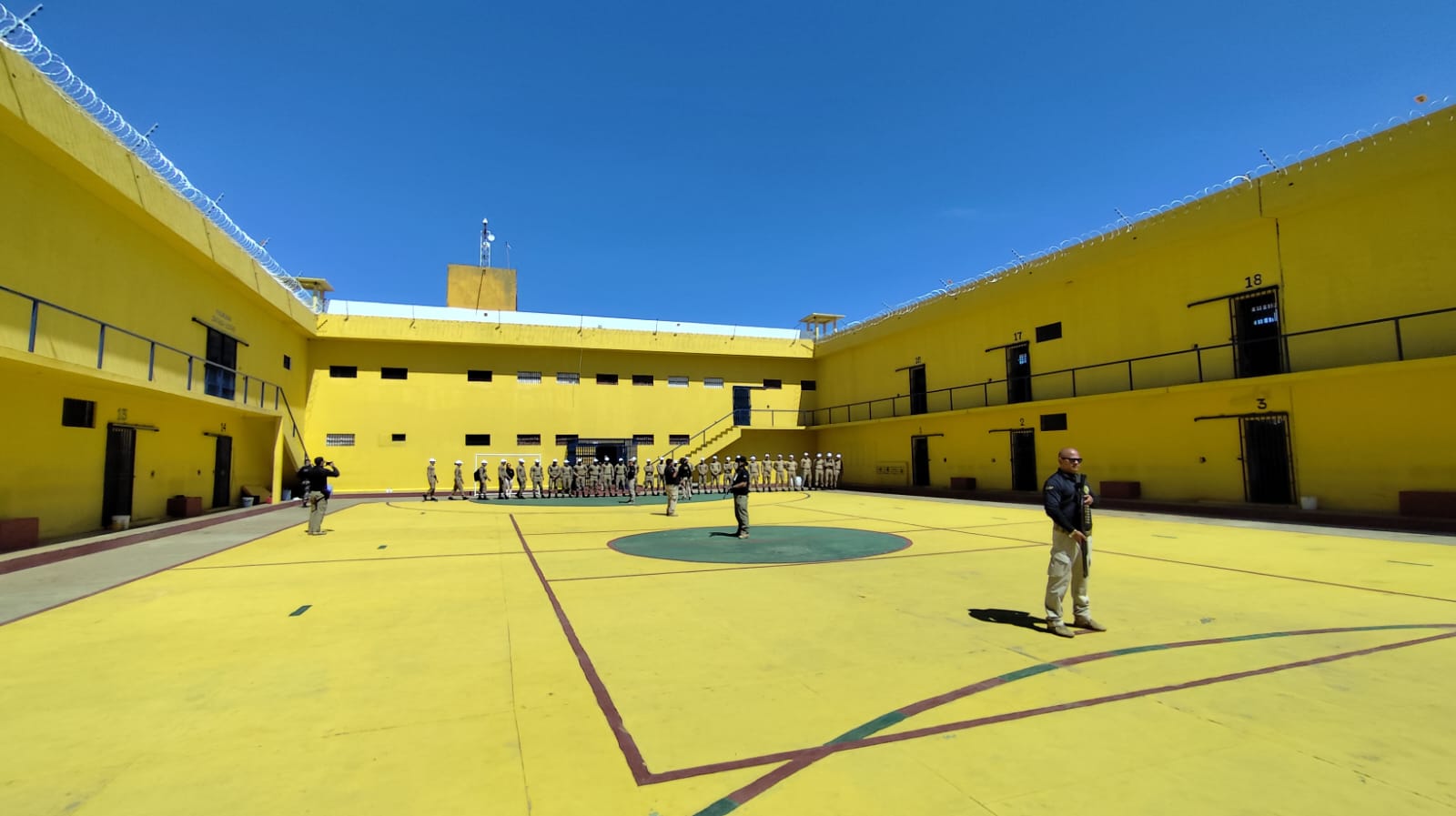 Alunos da Polícia Militar de Cajazeiras visitam o Presídio Padrão_4.jpg