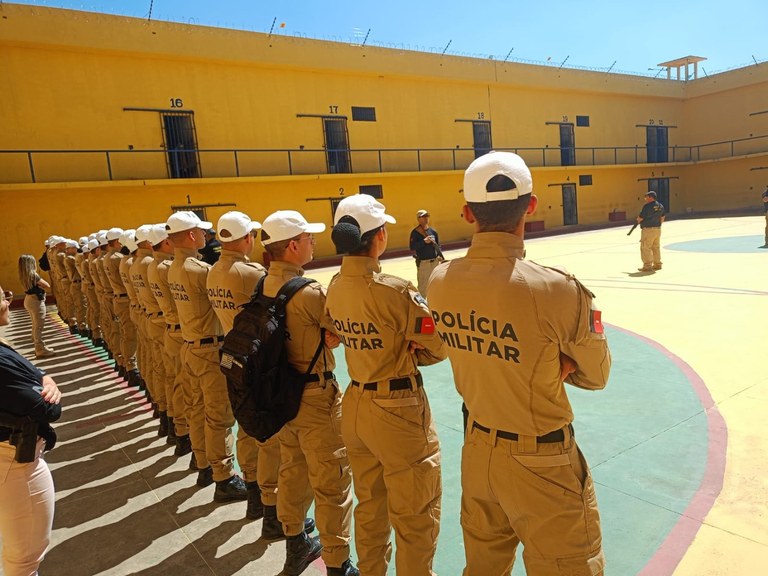 Alunos da Polícia Militar de Cajazeiras visitam o Presídio Padrão_5.jpg