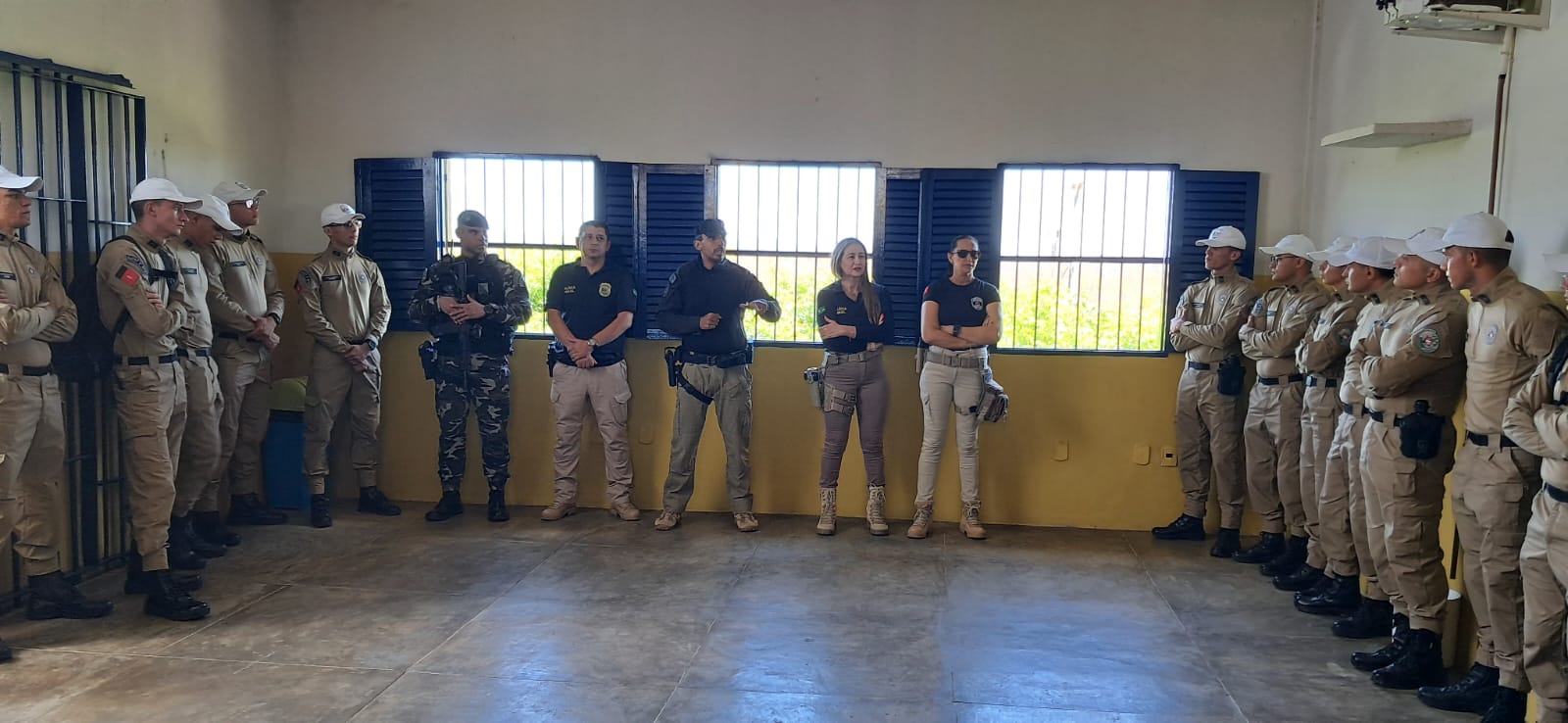 Alunos da Polícia Militar de Cajazeiras visitam o Presídio Padrão_8.jpg