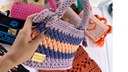 Bolsas em crochê confeccionadas por reeducandos da cadeia de Pombal_destaques em exposições_2.jpg