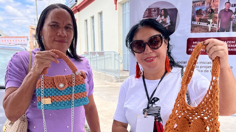Bolsas em crochê confeccionadas por reeducandos da cadeia de Pombal_destaques em exposições_3.jpg