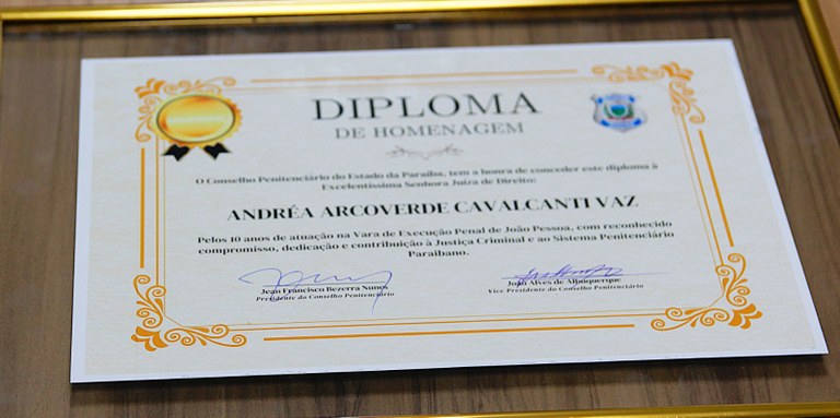 Conselhos Penitenciário e de Coordenação Penitenciária da Paraíba homenageiam a juíza Andréa Arcoverde pelos 10 anos à frente da VEP da Capital_12.jpg