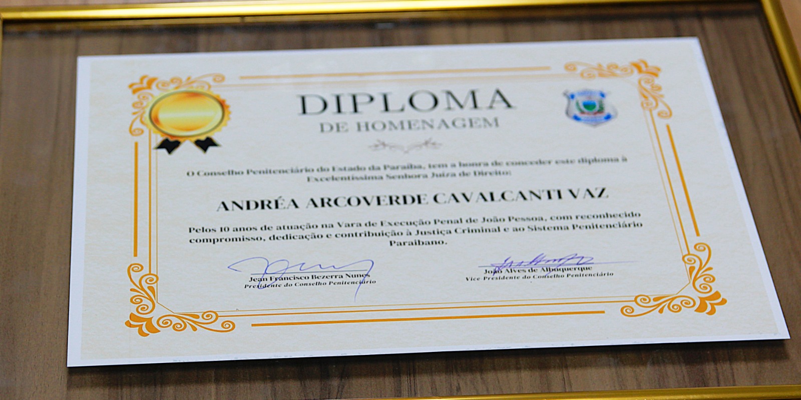 Conselhos Penitenciário e de Coordenação Penitenciária da Paraíba homenageiam a juíza Andréa Arcoverde pelos 10 anos à frente da VEP da Capital_12.jpg