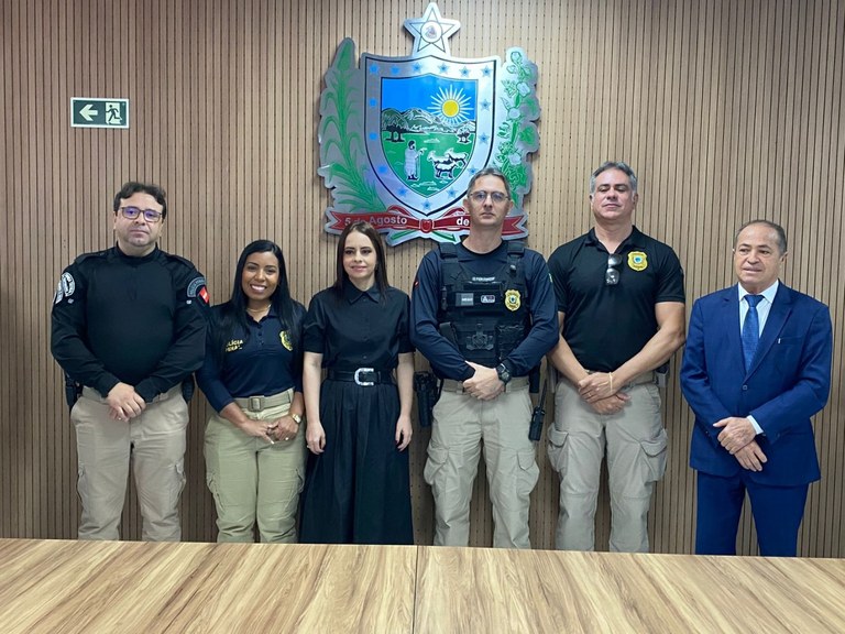 Conselhos Penitenciário e de Coordenação Penitenciária da Paraíba homenageiam a juíza Andréa Arcoverde pelos 10 anos à frente da VEP da Capital_14.jpg