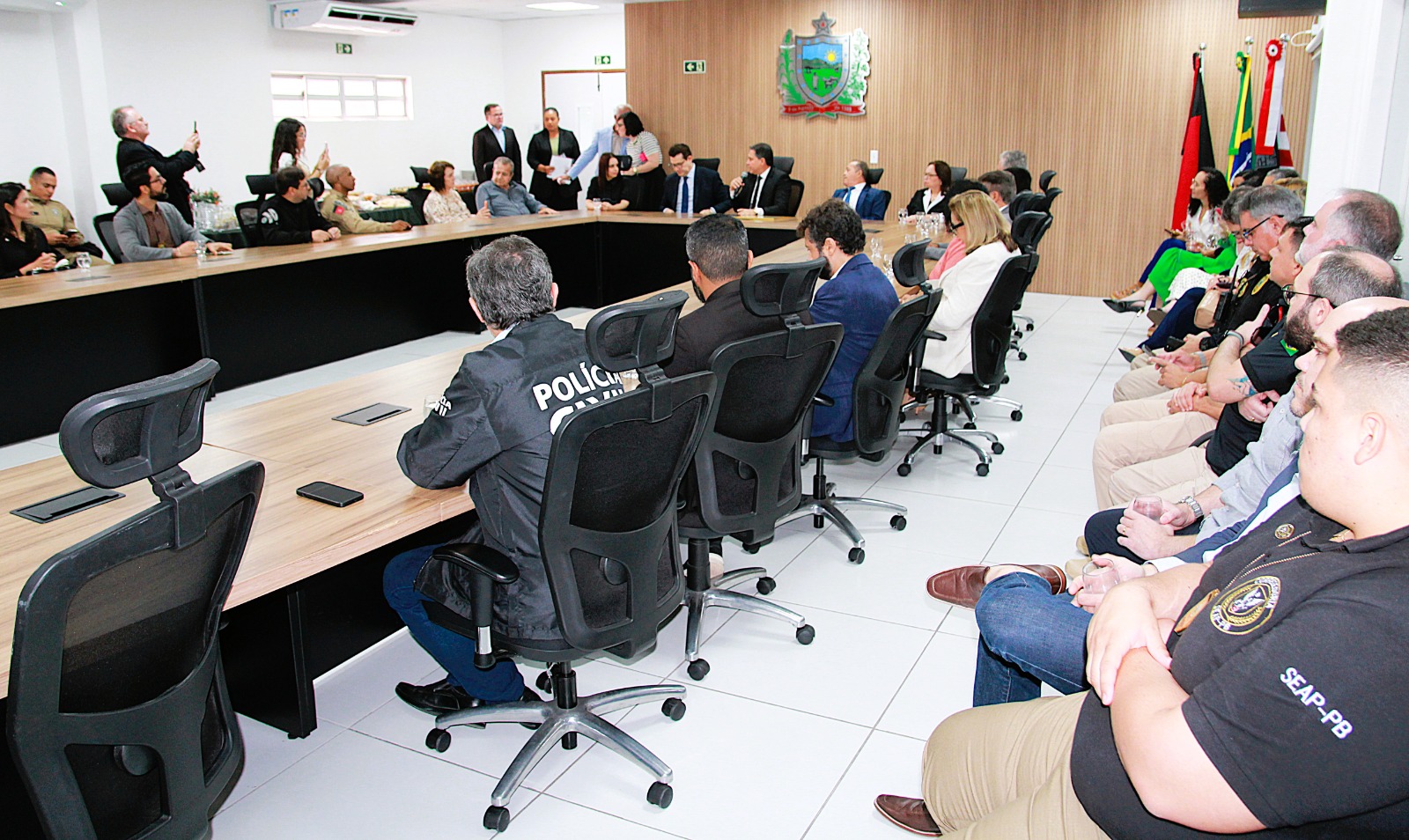 Conselhos Penitenciário e de Coordenação Penitenciária da Paraíba homenageiam a juíza Andréa Arcoverde pelos 10 anos à frente da VEP da Capital_19.jpg