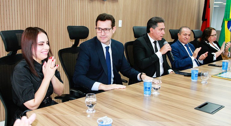 Conselhos Penitenciário e de Coordenação Penitenciária da Paraíba homenageiam a juíza Andréa Arcoverde pelos 10 anos à frente da VEP da Capital_17.jpg