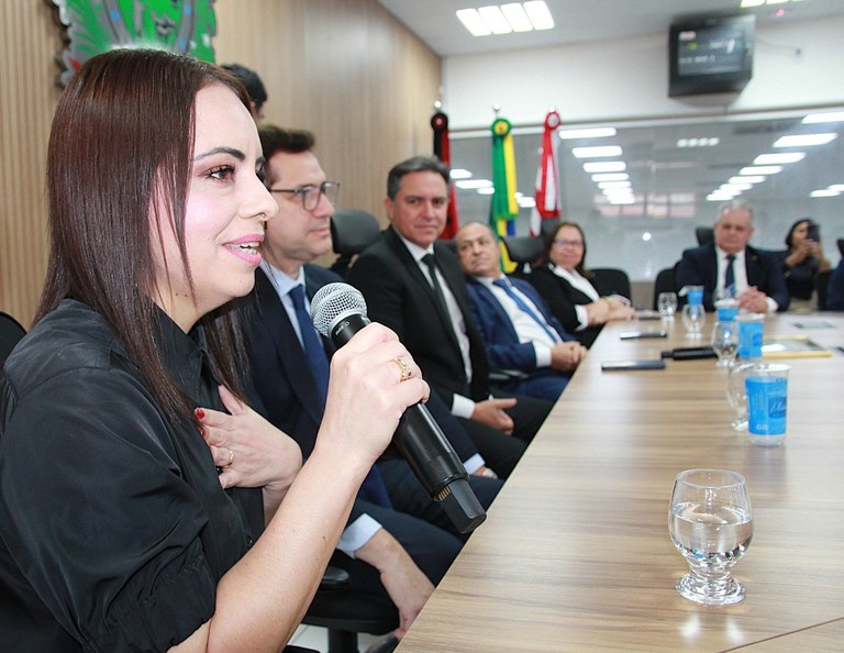 Conselhos Penitenciário e de Coordenação Penitenciária da Paraíba homenageiam a juíza Andréa Arcoverde pelos 10 anos à frente da VEP da Capital_6.jpg