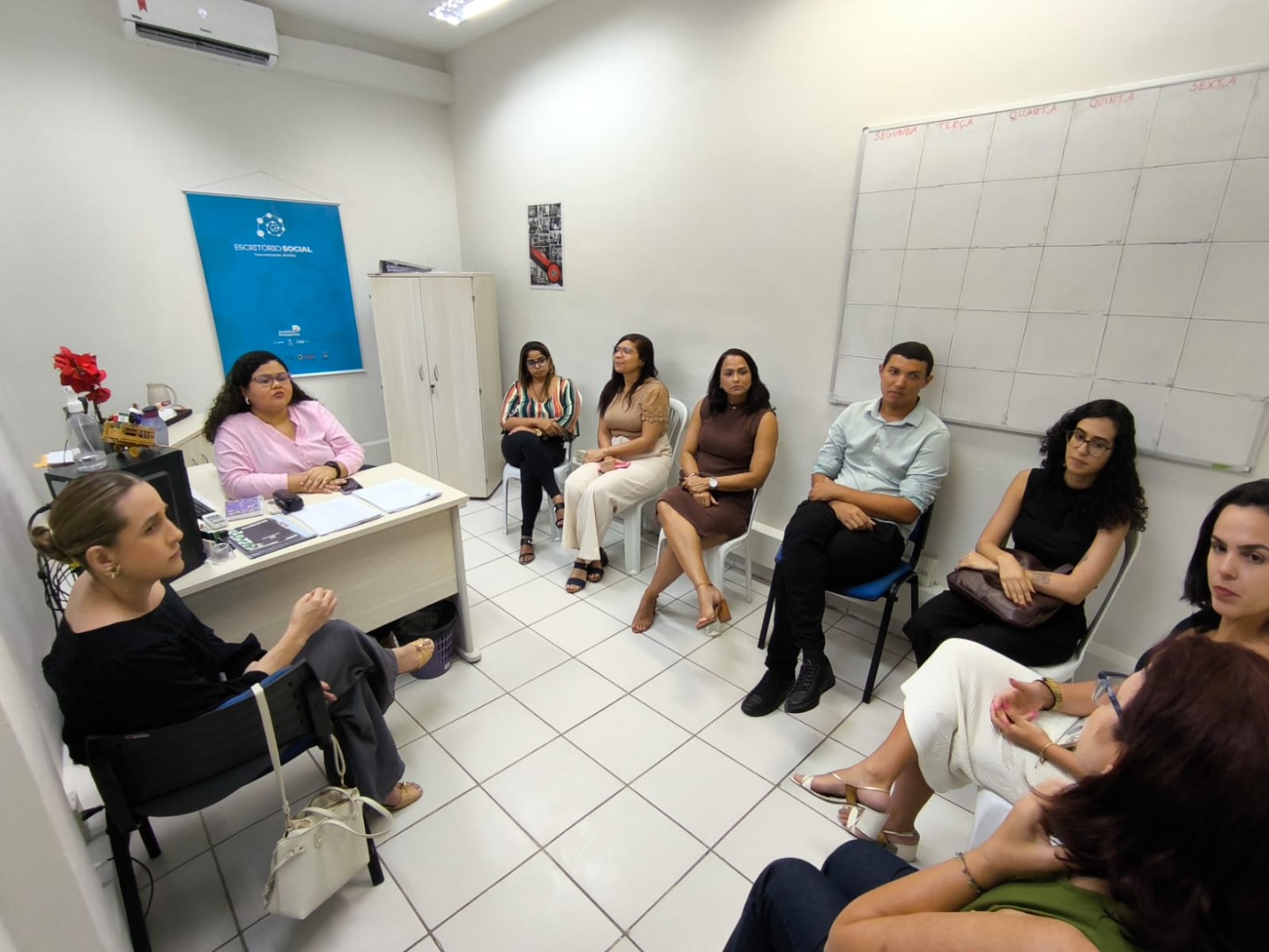 Equipes de Pernambuco visitam escritório social_3.jpg