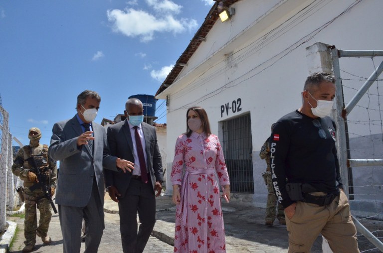 Juizes_Carlos_Neves_e_Andrea_Arcoverde_visitam_Presidio_do_Rojer_22_02_2022_134.jfif