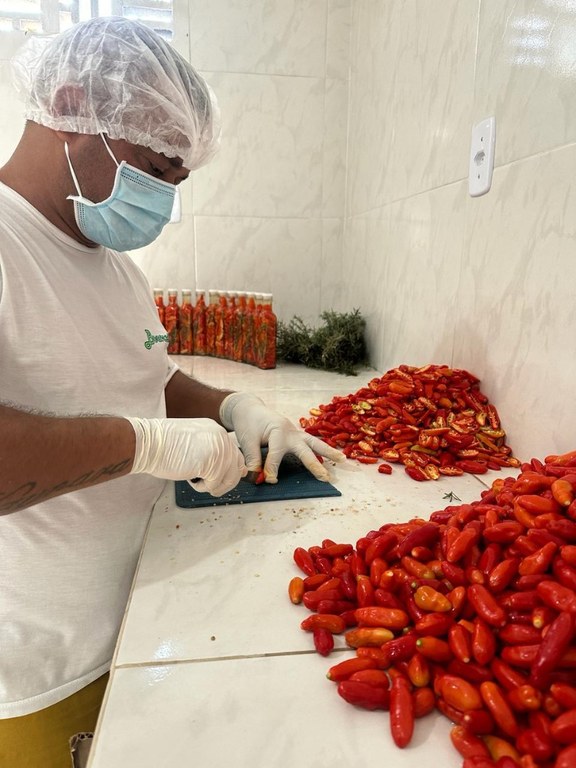 Ressocialização na cadeia de Remígio_artesanato_pimenta_cachecol_9.jpeg