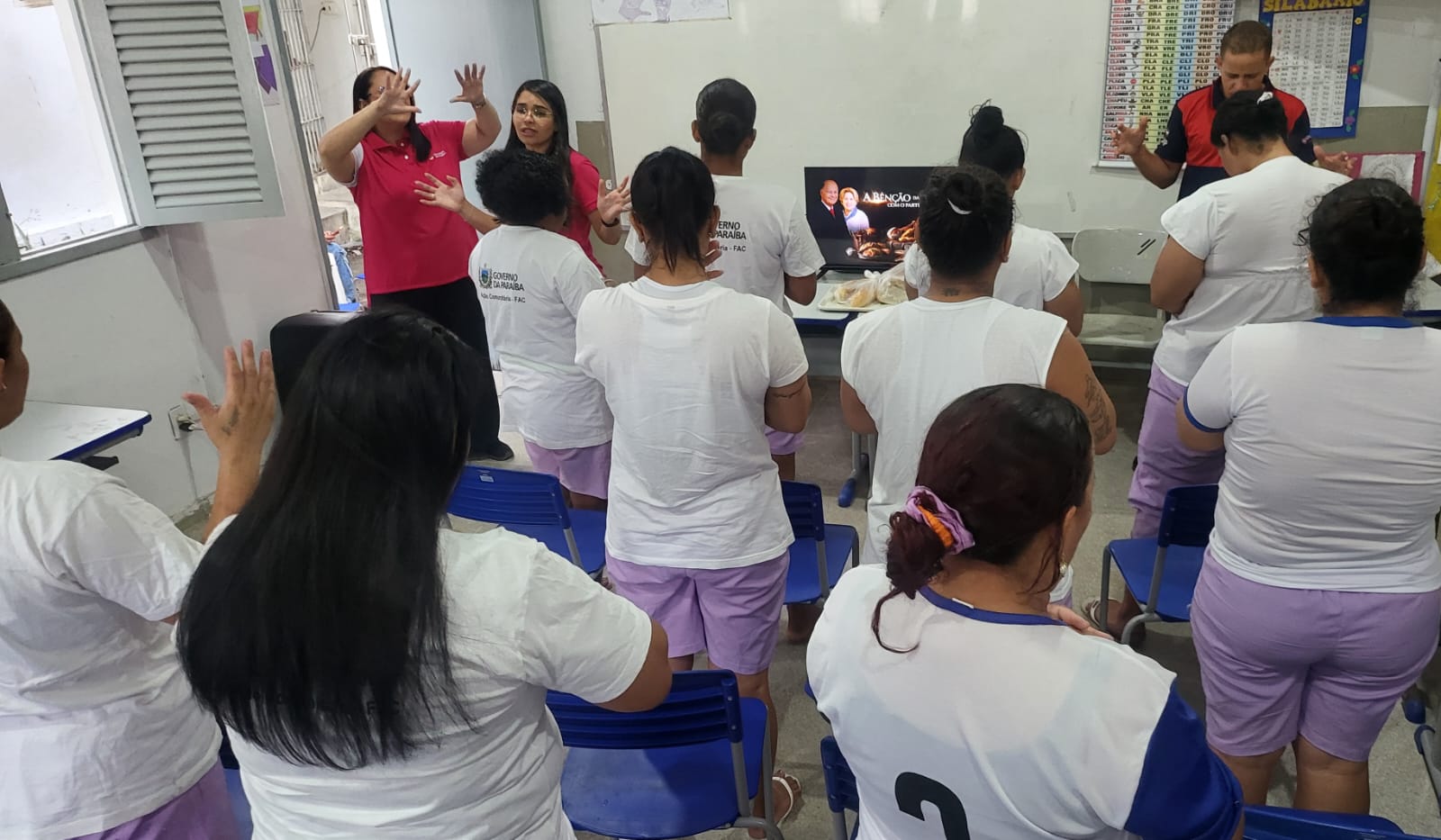 Consagração do pão na Penitenciária Júlia Maranhão.jpg
