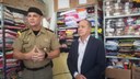 Projeto Castelo de Bonecas recebe doação de fardamentos da Polícia Militar_4.jpg