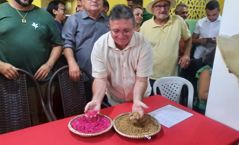 Secretário de Estado do Desenvolvimento da Agropecuária e da Pesca - Joaquim Hugo - Sementes.jpg
