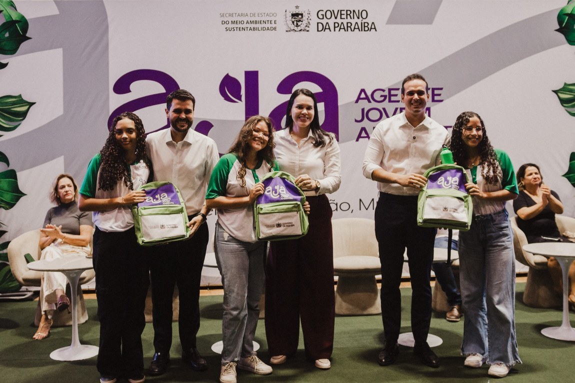 Governo do Estado entrega kits e inicia programa Agente Jovem Ambiental