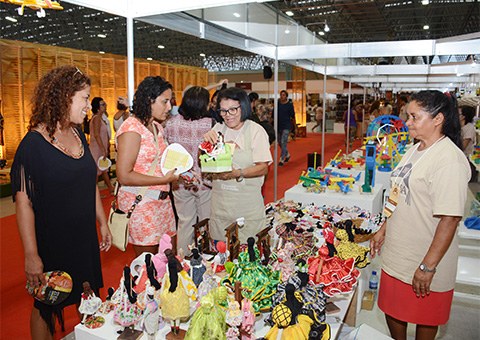 compras-no-salao-de-artesanato_foto-walter-rafael-4.jpg