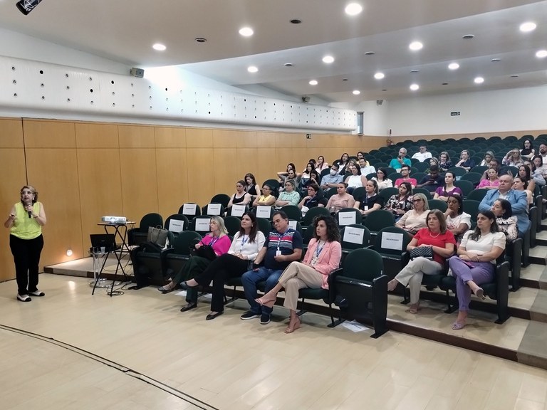 02 - Palestra da Profª-Drª Helen Khoury.jpg