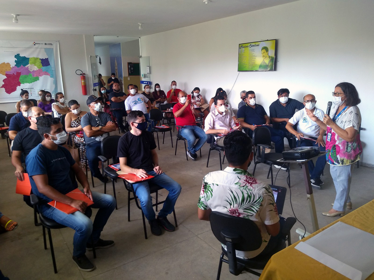 Palestra de Helena Teixeira (01).jpg