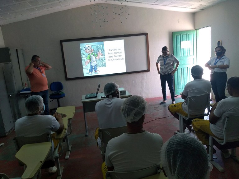 Capacitação sobre Alimentos no Presídio Sílvio Porto (01).jpg