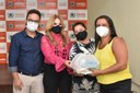 Primeira-dama entrega alimentos arrecadados durante o 33 Salão de Artesanato (12).JPG