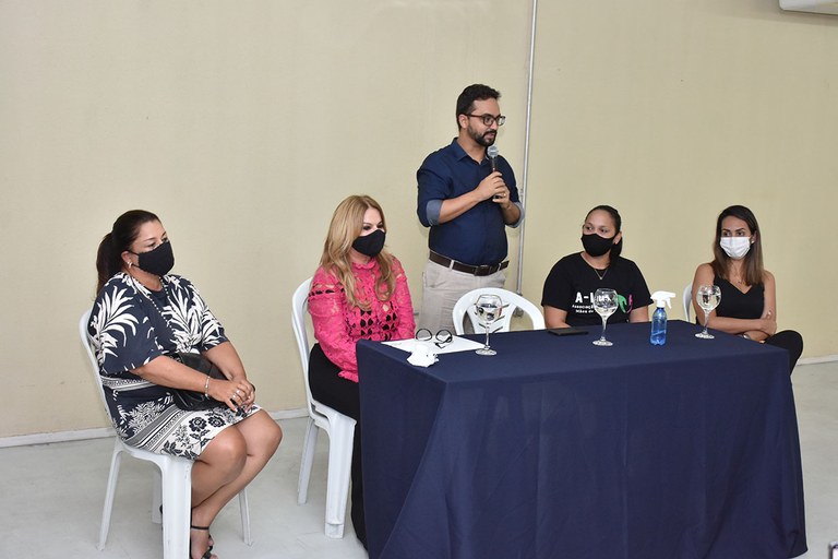 Primeira-dama entrega alimentos arrecadados durante o 33 Salão de Artesanato (3).JPG
