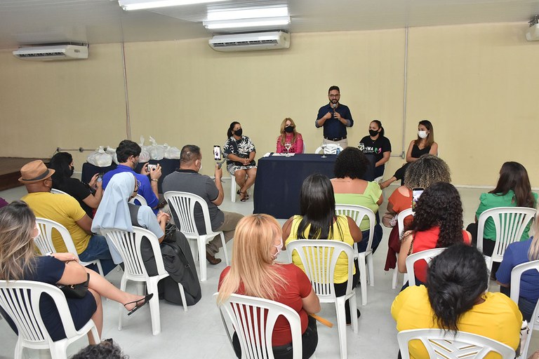 Primeira-dama entrega alimentos arrecadados durante o 33 Salão de Artesanato (4).JPG