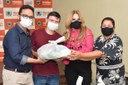 Primeira-dama entrega alimentos arrecadados durante o 33 Salão de Artesanato (7).JPG