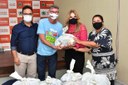 Primeira-dama entrega alimentos arrecadados durante o 33 Salão de Artesanato (8).JPG