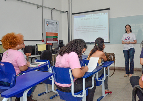 see-alunas-da-rede-estadual-participam-de-meninas-na-exatas-engenharia-e-computacao-no-IF-4.jpg