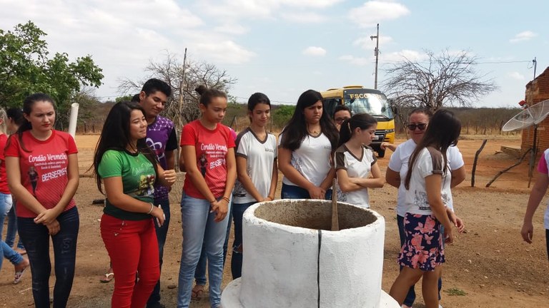 alunos4-cajazeirinhas-25-10-2018.jpg