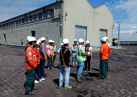 docas-pb-alunos-da-ufcg-visita-porto-de-cabedelo.jpg docas-pb-alunos-da-ufcg-visita-porto-de-cabedelo.jpg
