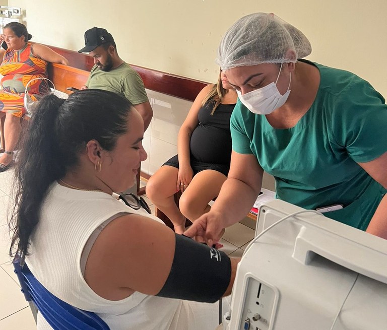 Antes da consulta médica as gestantes passam pela enfermagem.jpg