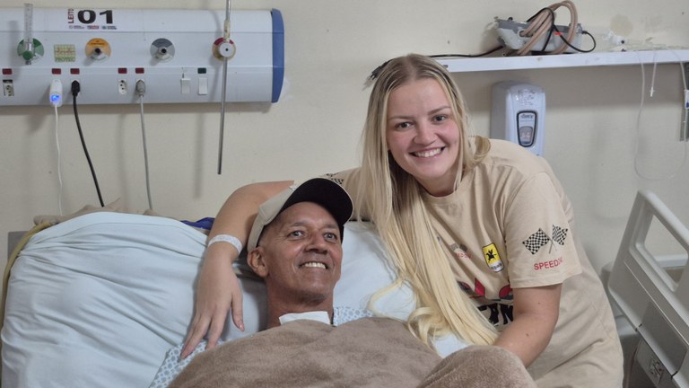 Paciente sobrevive a duas paradas cardíacas, fica 30 dias em coma e tem recuperação surpreendente no Hospital Metropolitano (1).jpg