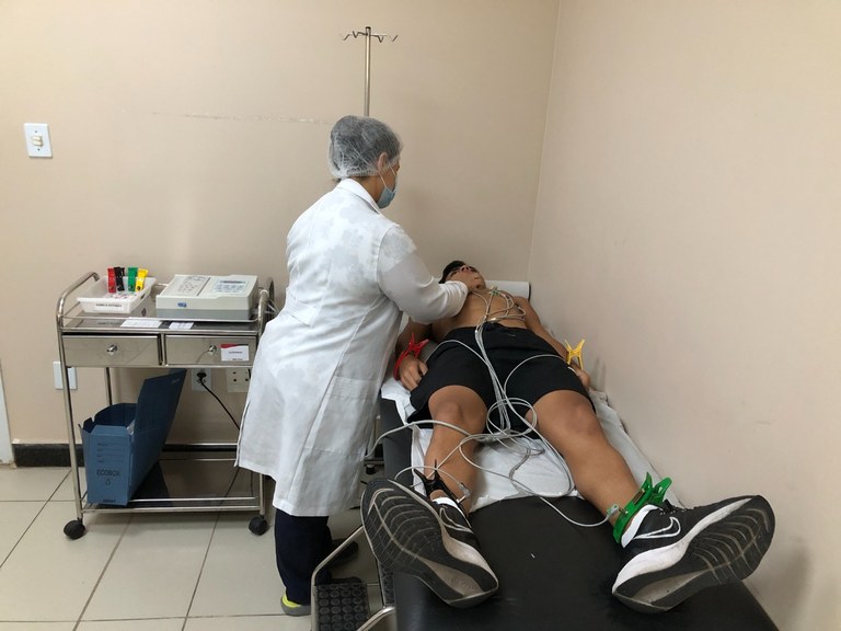 Atletas que vão representar a Paraíba na Taça das Favelas fazem  avaliação cardíaca no Hospital Metropolitano antes do torneio, em São Paulo 3.JPG