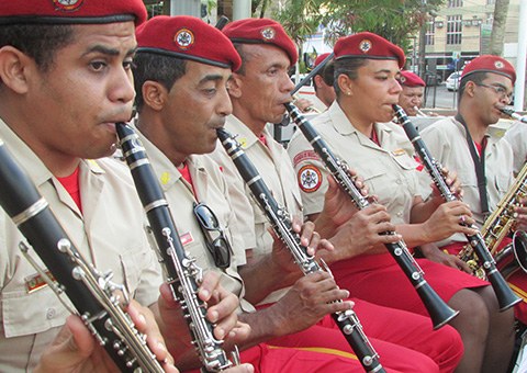 banda-de-musica-do-bombeiros-realiza-cantata-natalina-no-busto-de-tamandare-1.jpg banda-de-musica-do-bombeiros-realiza-cantata-natalina-no-busto-de-tamandare-1.jpg