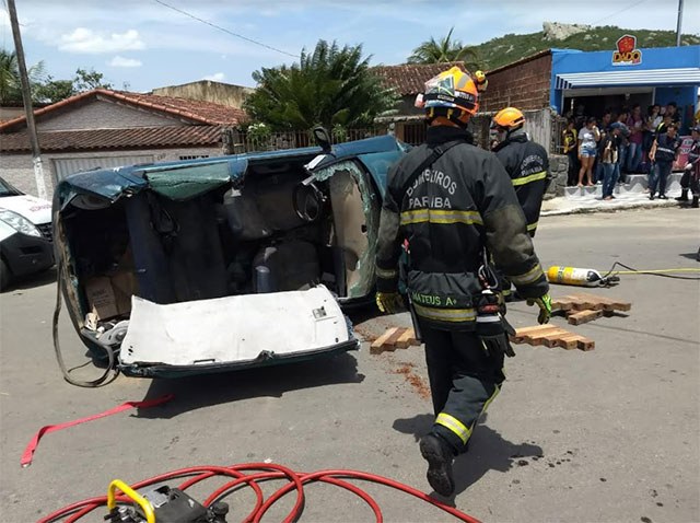 bombeiros_salvamento2.jpg bombeiros_salvamento2.jpg